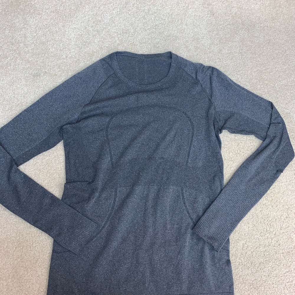 Lululemon grey swifty tee!